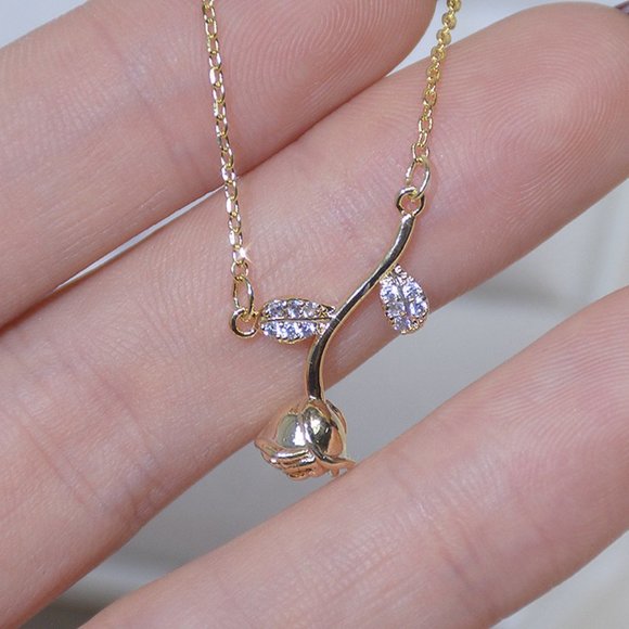 Jewelry - NEW 14K Gold Plated Diamond Rose Necklace d